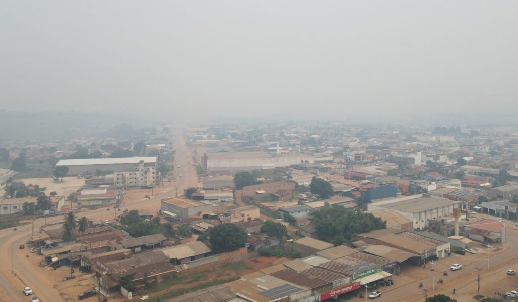 CÉU DE OURILÂNDIA DO NORTE E TUCUMÃ AMANHECE COM FUMAÇA NESTA SEXTA-FEIRA (27/10)