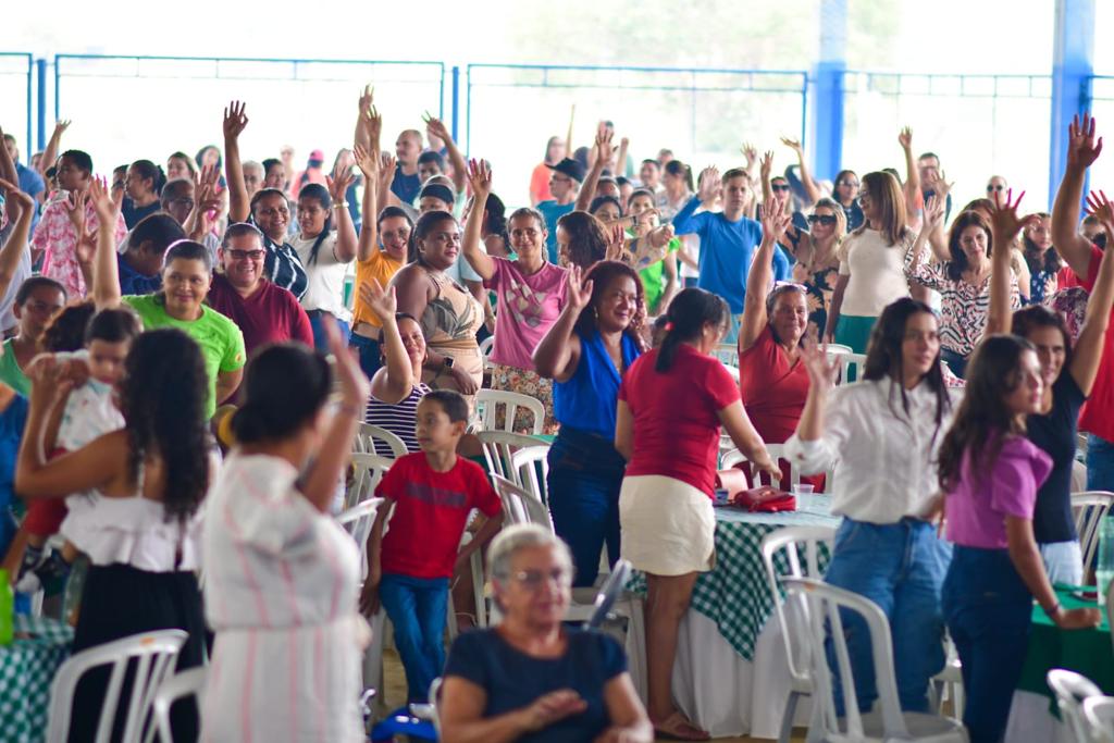 SECRETARIA MUNICIPAL DE EDUCAÇÃO DE OURILÂNDIA HOMENAGEIA PROFESSORES E SERVIDORES PÚBLICOS