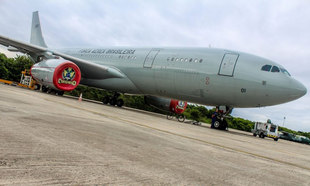 SEXTO AVIÃO COM BRASILEIROS REPATRIADOS CHEGA AO RIO DE JANEIRO 