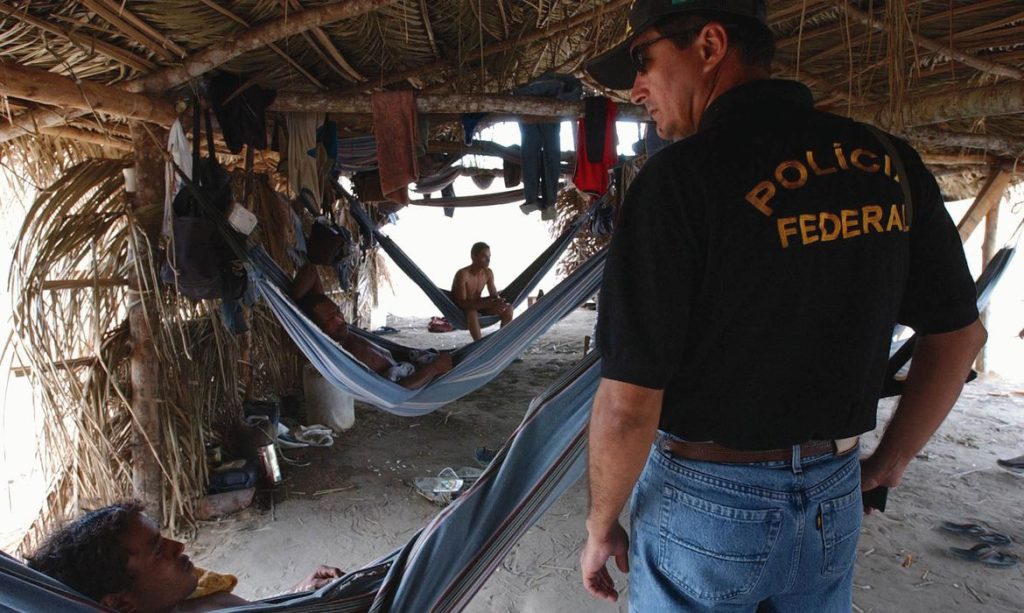 BRASIL BATE RECORDE DE PESSOAS RESGATADAS DE TRABALHO ESCRAVO RURAL EM 2023, APONTA RELATÓRIO