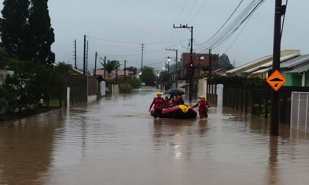 SANTA CATARINA TEM 132 CIDADES ATINGIDAS POR FORTES CHUVAS