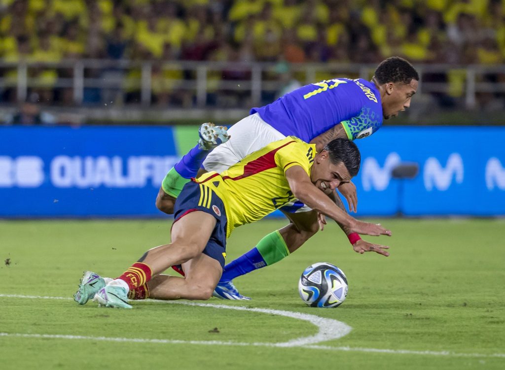 BRASIL PERDE DE VIRADA E DESPENCA NAS ELIMINATÓRIAS