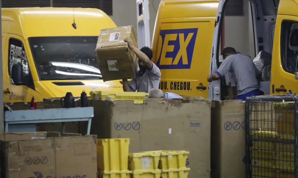 EMPREGADOS DOS CORREIOS DESISTEM DE GREVE NA VÉSPERA DA BLACK FRIDAY