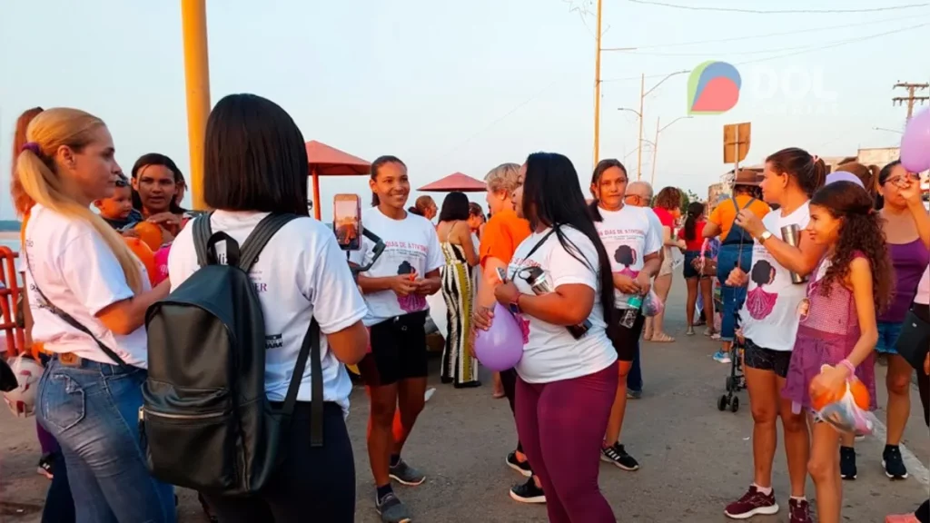 CAMINHADA PEDE FIM DA VIOLÊNCIA CONTRA AS MULHERES 