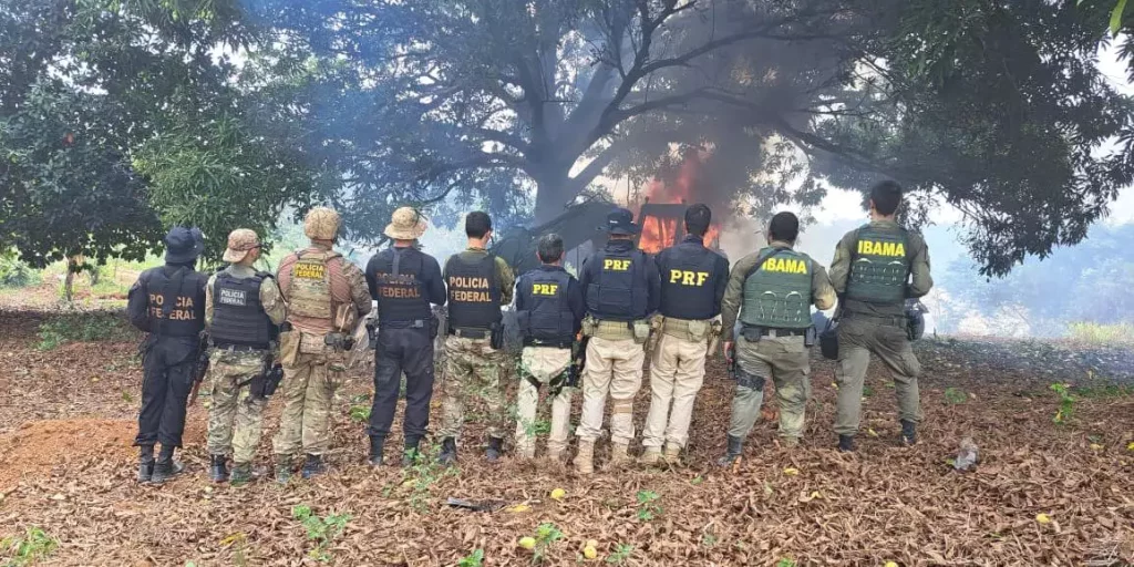 PF DESTRÓI MAQUINÁRIOS USADOS EM GARIMPO ILEGAL EM TERRA INDÍGENA DE ALTAMIRA