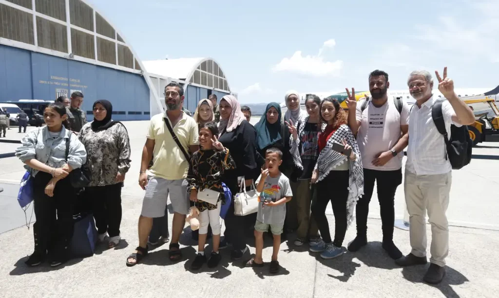 VINTE E SEIS REPATRIADOS DE GAZA CHEGAM A SÃO PAULO