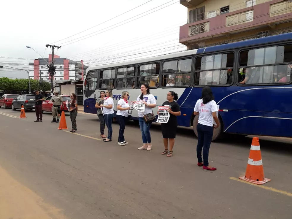 AMPANHA 16 DIAS DE ATIVISMO PELO FIM DA VIOLÊNCIA CONTRA A MULHER ENCERRA COM BLITZ EDUCATIVA