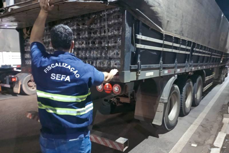 SEFA APREENDE 2 MIL ANTENAS PARABÓLICAS E 5.791 CAIXAS DE CACHAÇA