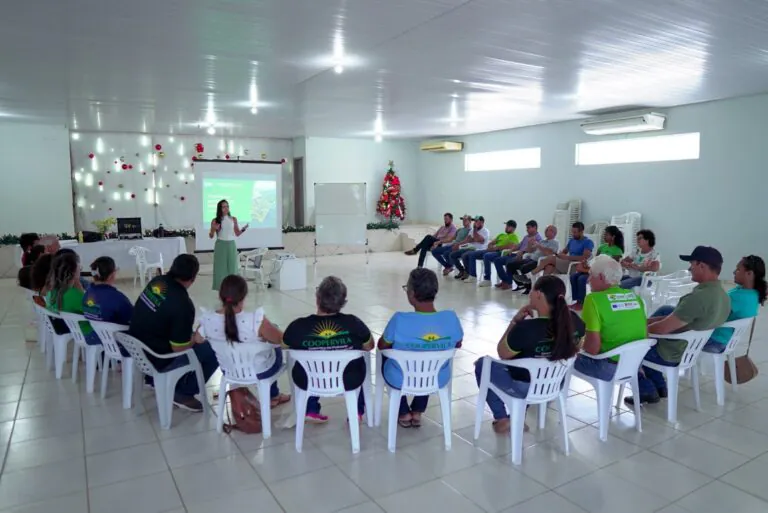 AGRICULTORES TROCAM EXPERIÊNCIAS E VALIDAM BOLETIM DA ROTA LOCAL EM PARANAÍTA