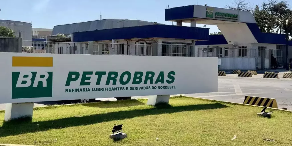 PETROBRAS REINICIA PROGRAMA DE ESTÁGIO COM 180 VAGAS EM DEZ ESTADOS