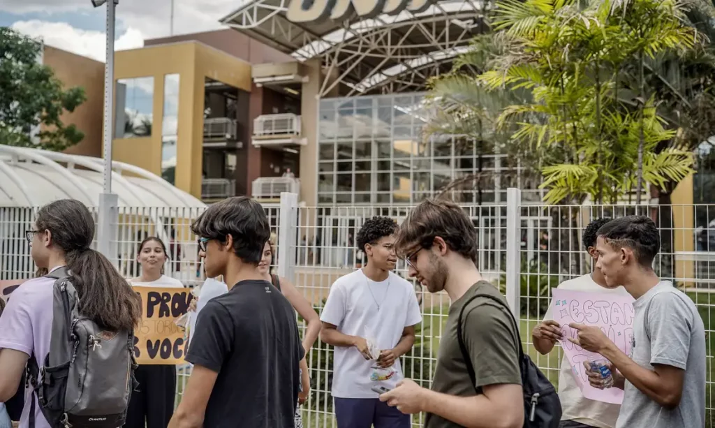 SAIBA COMO FUNCIONARÁ O PROGRAMA PÉ-DE-MEIA PARA ESTUDANTES