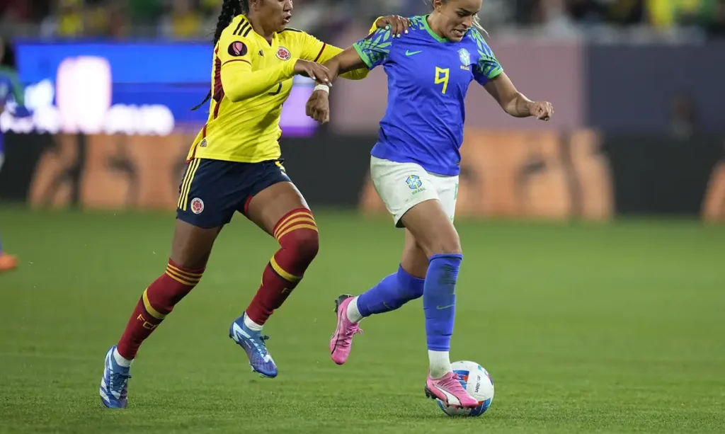 SELEÇÃO FEMININA DE FUTEBOL VENCE E SE CLASSIFICA NA COPA OURO
