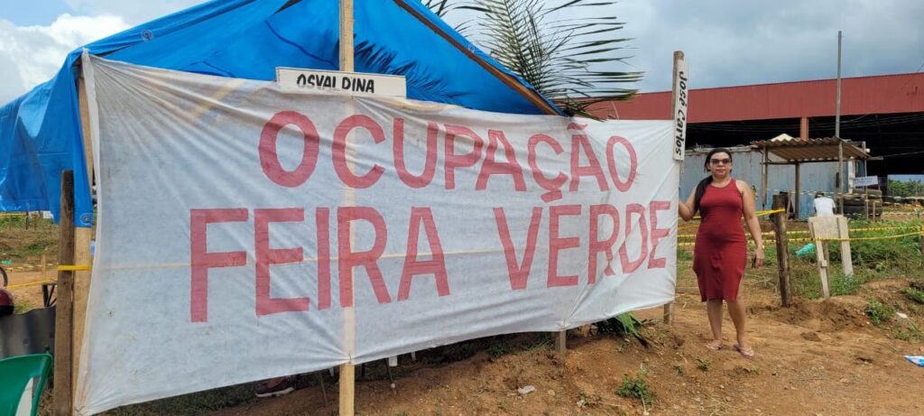 FEIRANTES DE PARAUAPEBAS OCUPAM ÁREA E COBRAM CONSTRUÇÃO DE FEIRA LIVRE