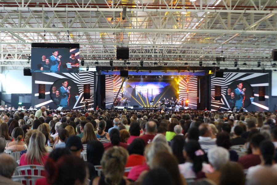 XII RETIRO NACIONAL EVANGELIZAR É PRECISO REÚNE MILHARES DE FIÉIS EM CURITIBA NO FIM DE SEMANA