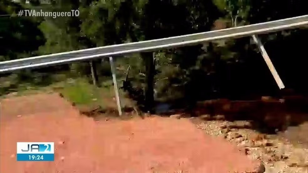 TRECHO DA TO-491 SEGUE INTERDITADO 15 DIAS APÓS CHUVA E CORRENTEZA ARRASTAREM CABECEIRA DE PONTE
