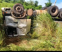 DUAS CARRETAS SE ENVOLVEM EM ACIDENTE NA PA-287 ENTRE REDENÇÃO E CONCEIÇÃO DO ARAGUAIA