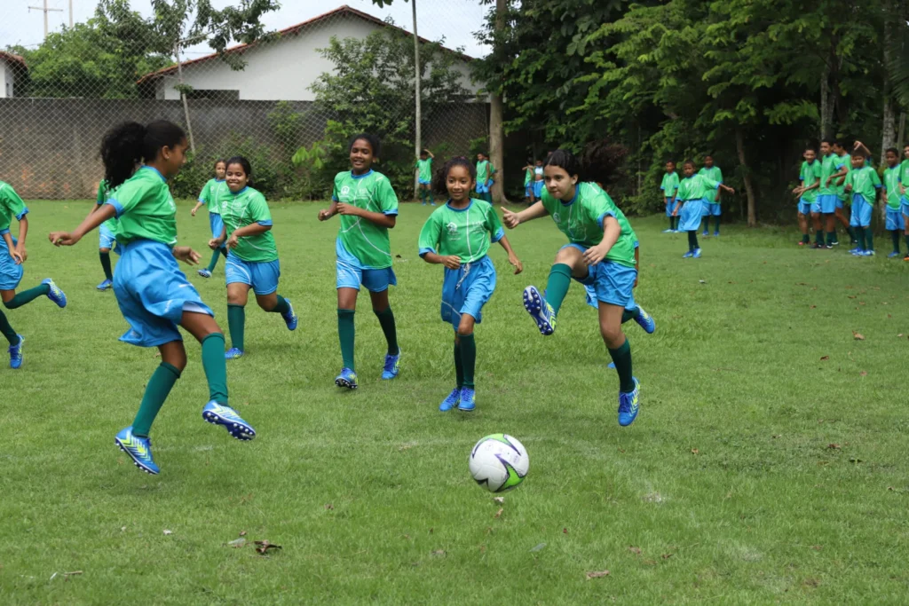 PROJETO SOCIAL OFERECE ESPORTE PARA 200 MENINOS E MENINAS DE MARABÁ