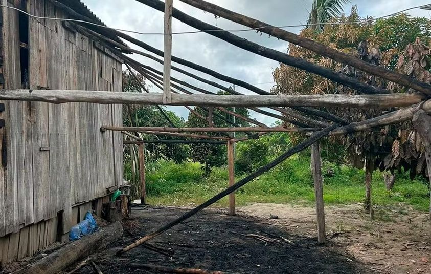 HOMEM ATEIA FOGO EM CASA E CONFESSA MOTIVAÇÃO RELIGIOSA, NO PA