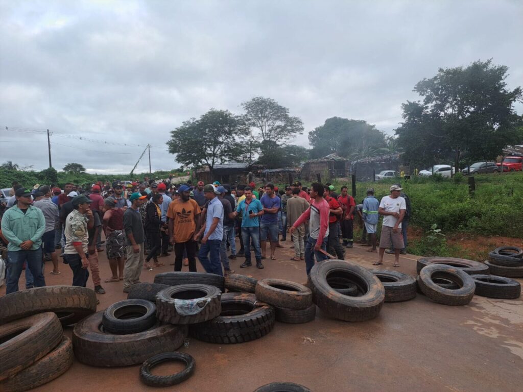 MST INTERDITA ESTRADA E OCUPA NOVA ÁREA EM PARAUAPEBAS