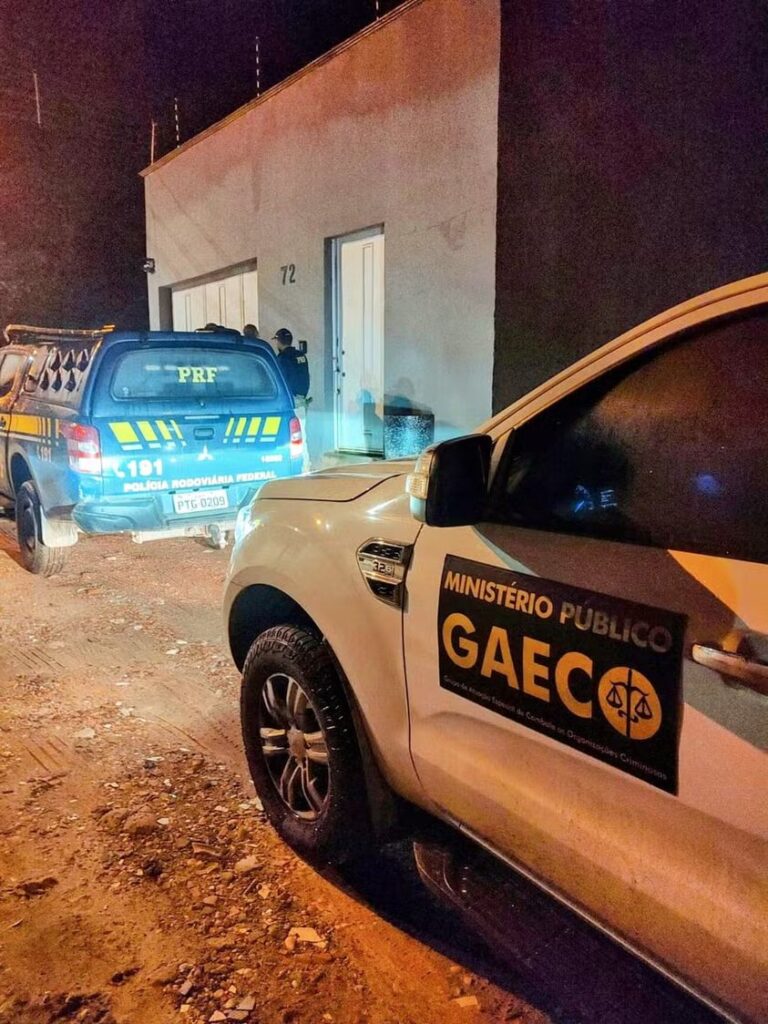 POR ‘RACHADINHA’, PASTOR CAVALCANTE TEM BENS APREENDIDOS E É CONDUZIDO À DELEGACIA, EM IMPERATRIZ