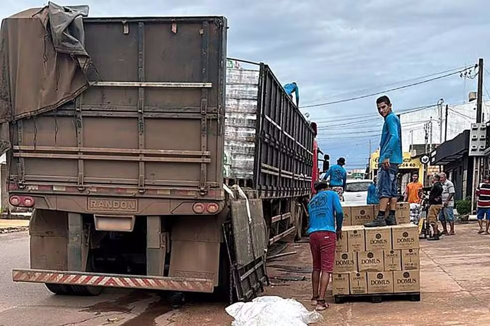 EM SANTARÉM, SEFA APREENDE MAIS DE 66 MIL GARRAFAS DE BEBIDA ALCOÓLICA E 9 MIL CAIXAS DE BALAS