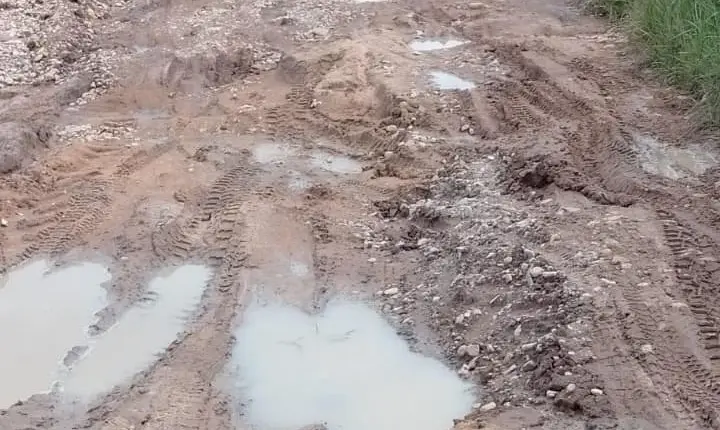 LAMA E BURACOS: ZONA RURAL DE ÁGUA AZUL DO NORTE VIVE CAOS