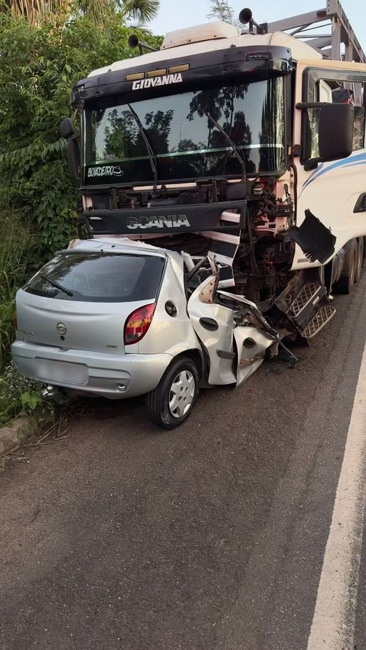MOTORISTA MORRE APÓS ACIDENTE COM CAMINHÃO NA BR-153