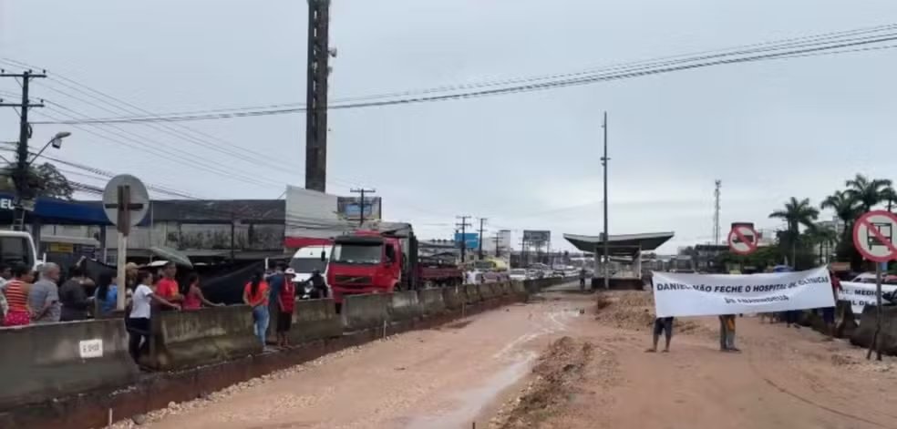 MANIFESTANTES BLOQUEIAM BR-316 NOS DOIS SENTIDOS, EM ANANINDEUA