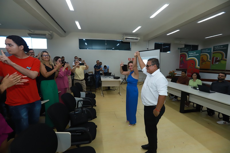 ELEITOS, REITORES FRANCISCO E LUCÉLIA PROMETEM LUTAR POR MELHORIA DE TRANSPORTE PARA UNIFESSPA