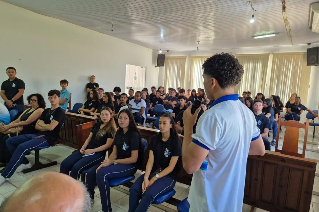 ESCOLA ESTADUAL DE RIO MARIA FOMENTA PROTAGONISMO JUVENIL ATRAVÉS DE PROJETO DE EDUCAÇÃO AMBIENTAL