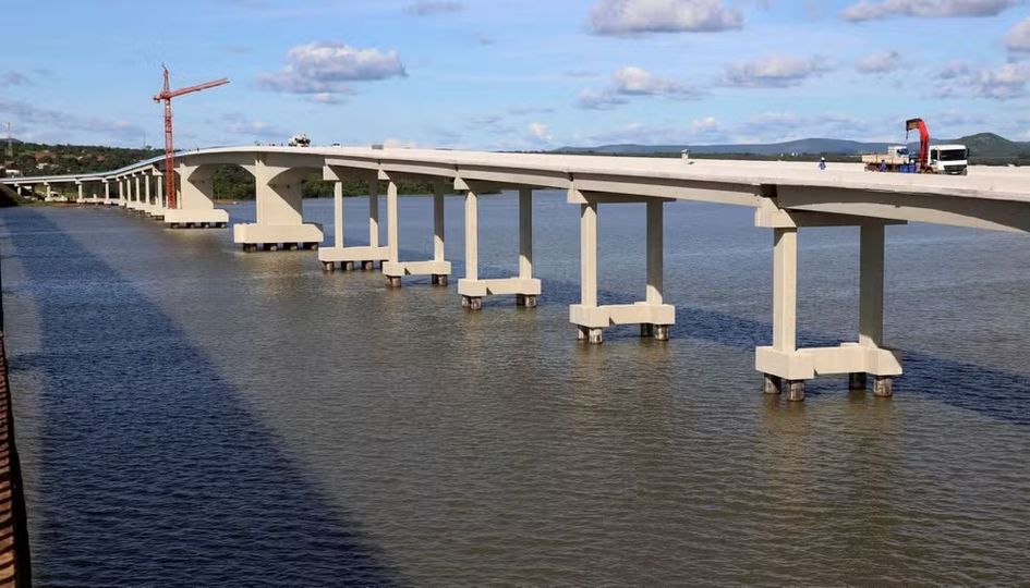 TRÂNSITO NA TO-050 É PARCIALMENTE INTERDITADO DURANTE PREPARATIVOS PARA INAUGURAÇÃO DE NOVA PONTE