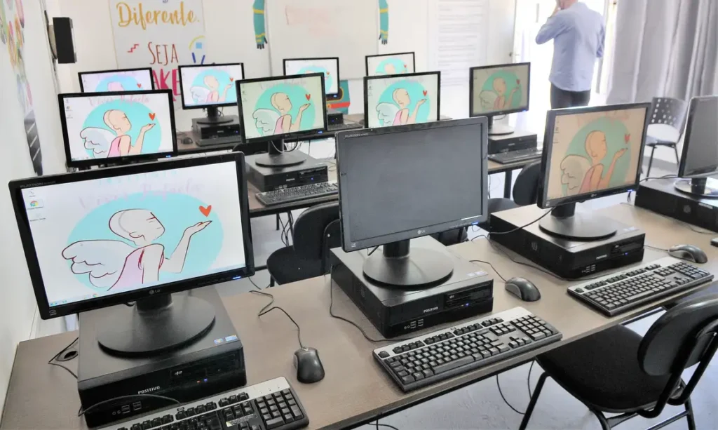EDITAL QUE LEVA BANDA LARGA PARA 1,4 MIL ESCOLAS TEM PRAZO PRORROGADO