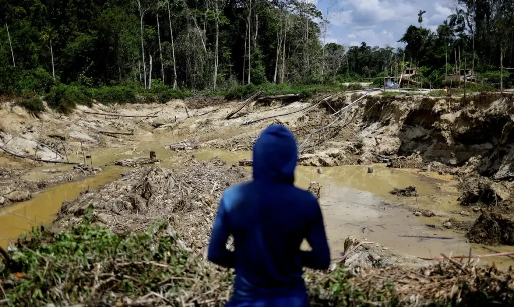 OPERAÇÃO DESTRÓI 11 PISTAS USADAS PELO GARIMPO ILEGAL EM RORAIMA