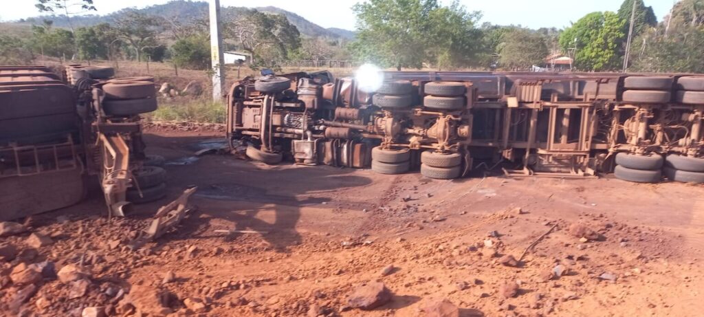 CARRETA BITREM TOMBA EM ACIDENTE NA PA-275, EM PARAUAPEBAS