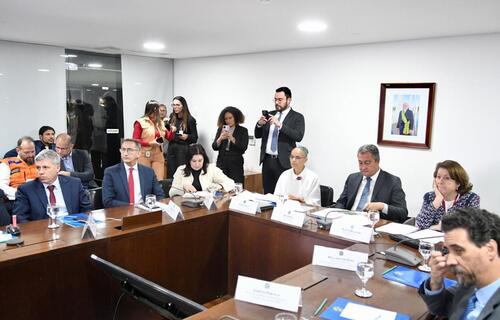 FORÇA-TAREFA PARA AMENIZAR IMPACTOS DA ESTIAGEM NA AMAZÔNIA E PANTANAL