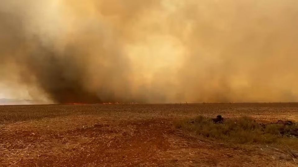 INCÊNDIO DE GRANDE PROPORÇÃO EM PROPRIEDADES RURAIS DEIXA PESSOAS FERIDAS EM BURITIRANA