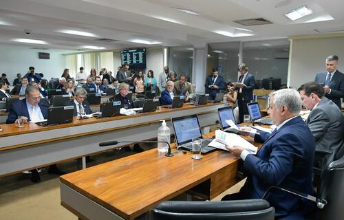 PROJETO EM TRAMITAÇÃO NO CONGRESSO ISENTA APOSENTADOS CONTRATADOS DO PAGAMENTO DO FGTS