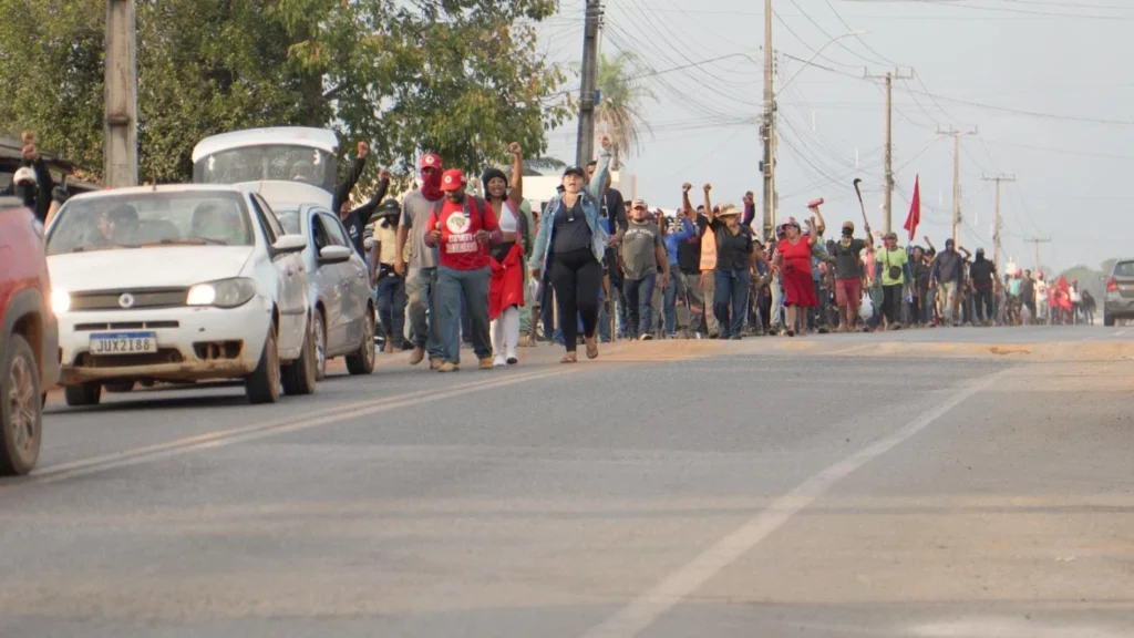 MST FECHA RODOVIA PA-160 EM PROTESTO ENTRE CANAÃ E PARAUAPEBAS
