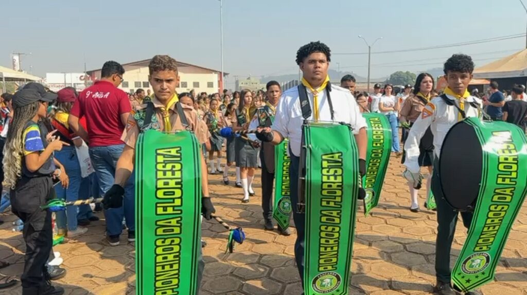 3,5 MIL ESTUDANTES PARTICIPAM DO DESFILE CÍVICO EM TUCUMÃ, QUE REÚNE MULTIDÃO NAS RUAS