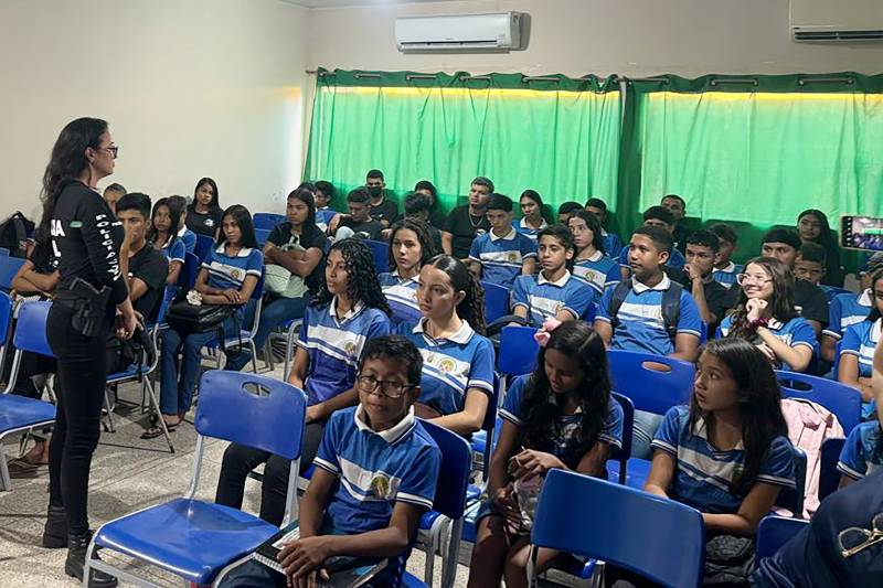 POLÍCIA CIVIL REALIZA PALESTRA SOBRE BULLYING E CYBERBULLYING EM CAPANEMA