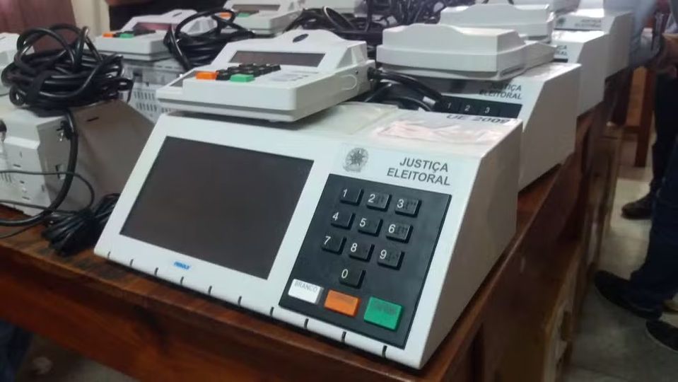 SECA DIFICULTA LOGÍSTICA DO TRANSPORTE DE URNAS PARA REGIÕES AFETADAS EM SANTARÉM