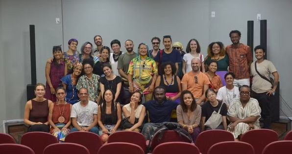 ARTISTAS E ATIVISTAS DEBATEM O AQUECIMENTO GLOBAL EM FÓRUM NA AMAZÔNIA