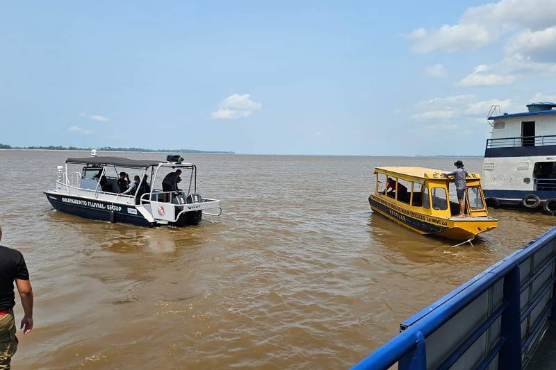 AÇÃO INTEGRADA DE SEGURANÇA PÚBLICA RECUPERA LANCHA ESCOLAR FURTADA, EM ÓBIDOS, NO BAIXO AMAZONAS