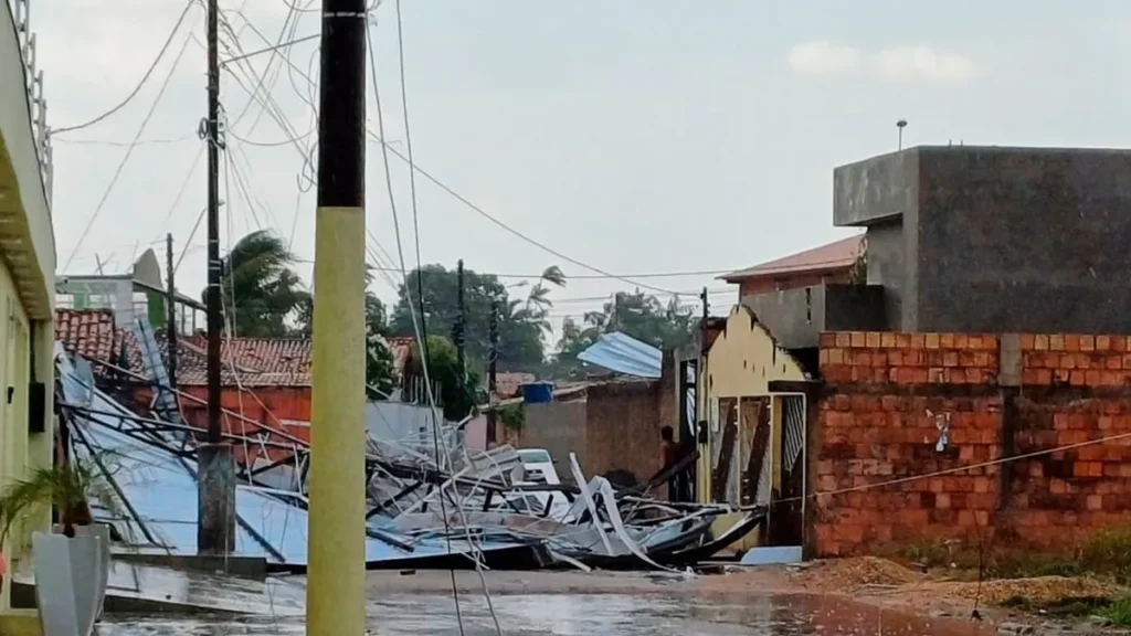 VEJA O ESTRAGO QUE TEMPORAL CAUSOU EM MARABÁ