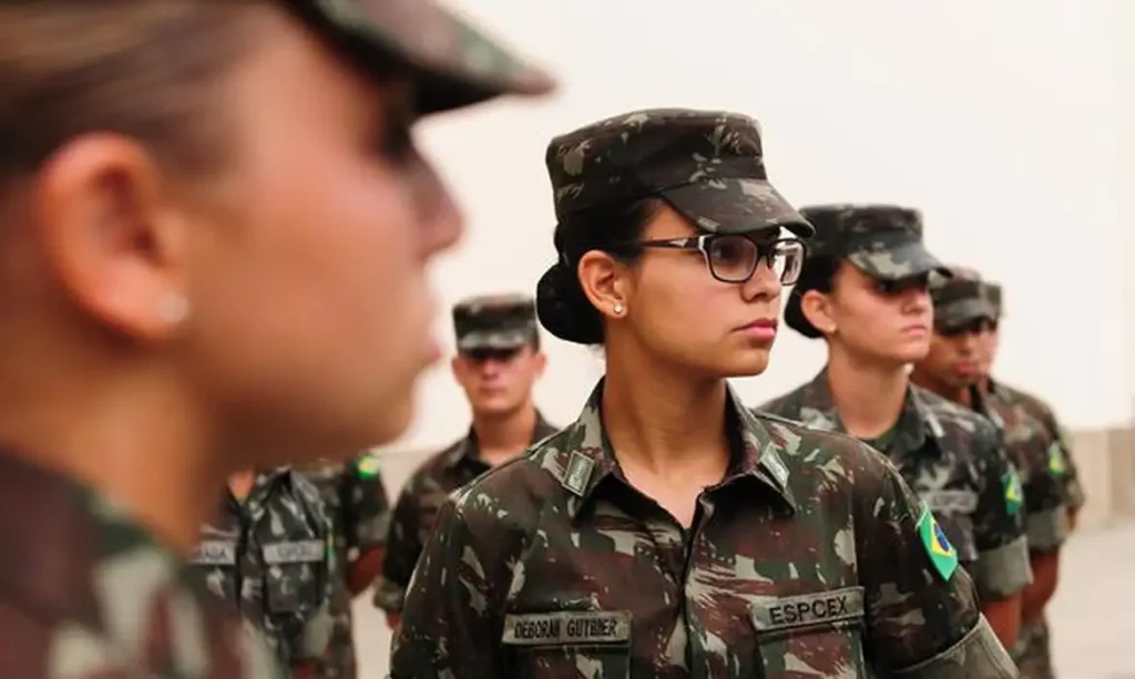 FORÇAS ARMADAS INICIAM ALISTAMENTO VOLUNTÁRIO FEMININO PELA 1ª VEZ