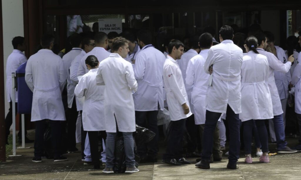 REVALIDA 2024: APROVADOS DEVEM INDICAR UNIVERSIDADES PARA REVALIDAÇÃO