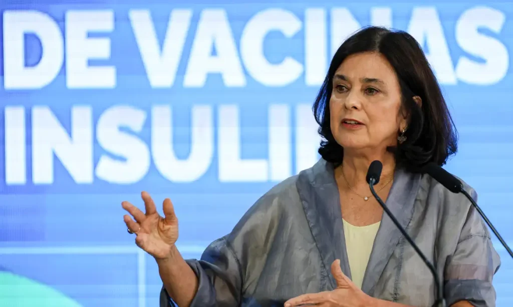 GOVERNO ANUNCIA VACINA 100% NACIONAL CONTRA A DENGUE NO SUS EM 2026