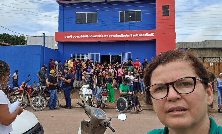 PROFESSORES DE ANAPU ENTRAM EM GREVE POR TEMPO INDETERMINADO