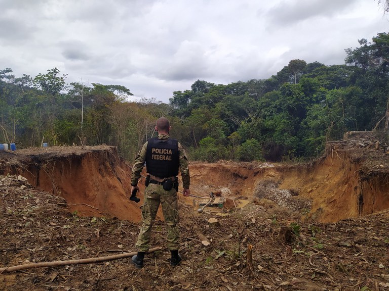 MT: PF DEFLAGRA OPERAÇÃO CONTRA GARIMPO ILEGAL NA TERRA INDÍGENA SARARÉ
