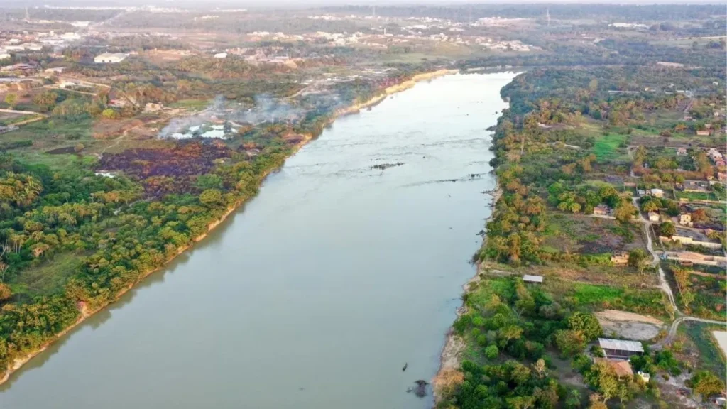 NÍVEL DO RIO ITACAIÚNAS SOBE E DEIXA POPULAÇÃO EM ALERTA 